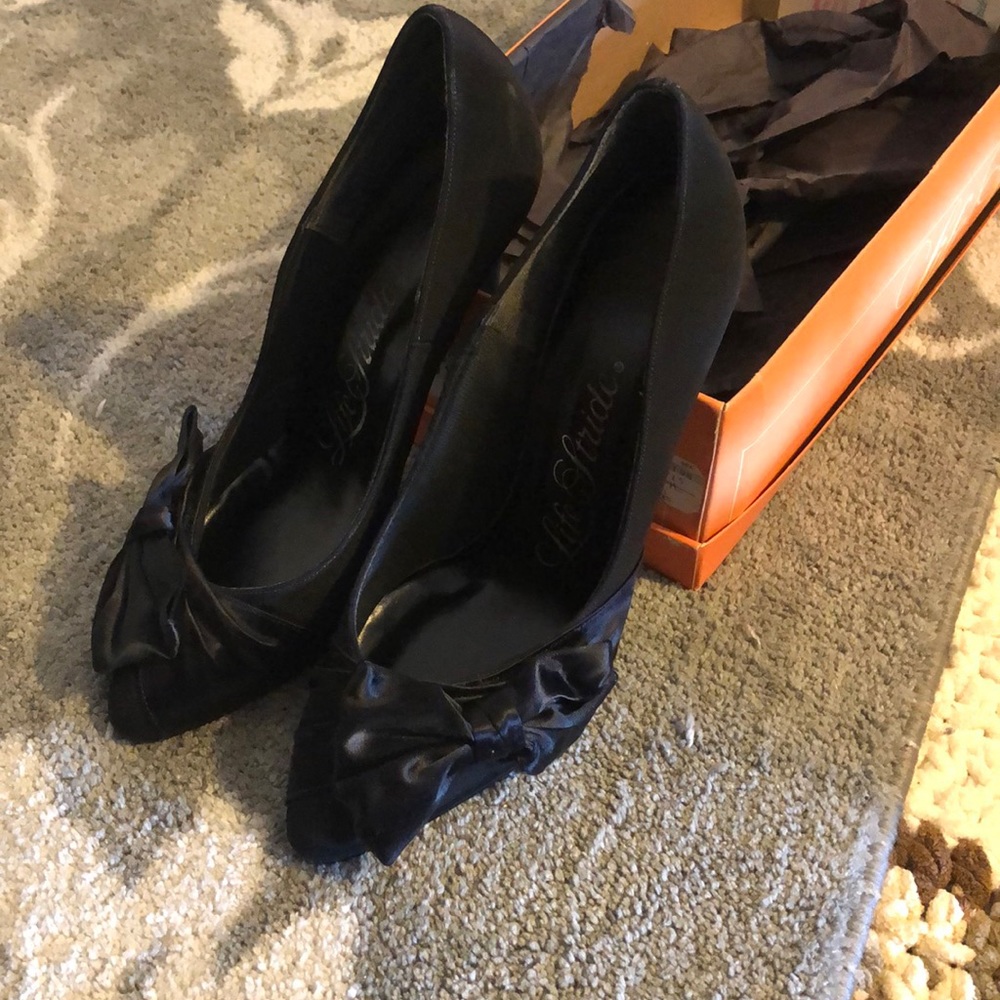 Vintage Life Stride black heels with bow